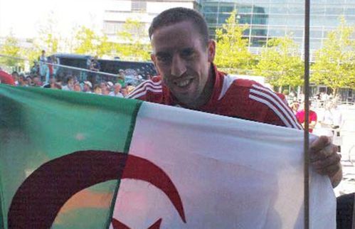 http://a137.idata.over-blog.com/500x322/1/51/36/54/Islam/ribery-W.jpg